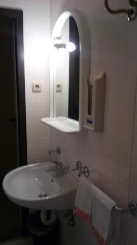 Hotel Violetta Parma Bagian luar foto