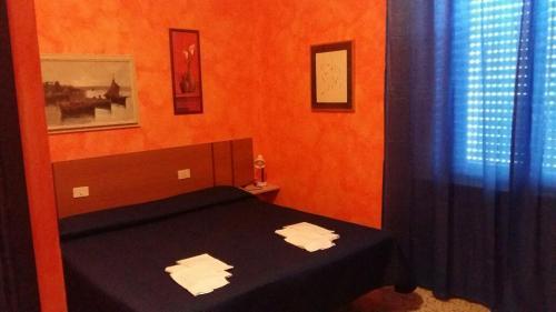 Hotel Violetta Parma Bagian luar foto