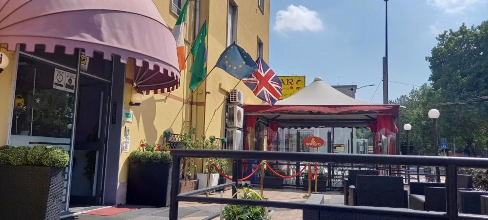 Hotel Violetta Parma Bagian luar foto