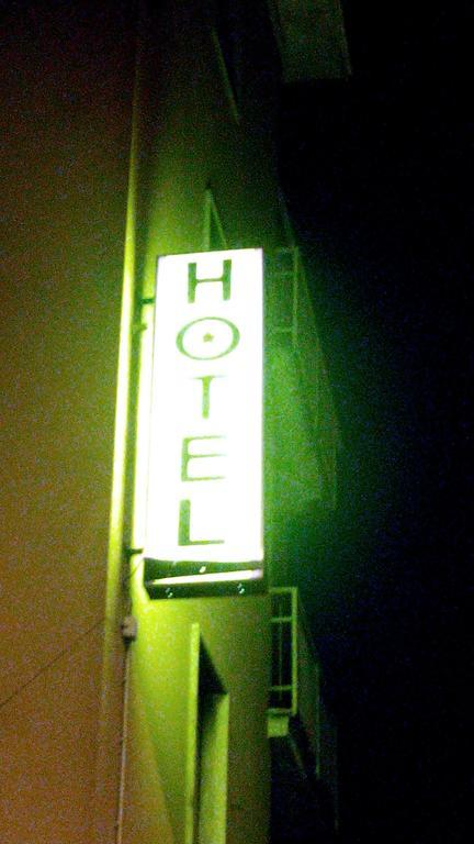 Hotel Violetta Parma Bagian luar foto