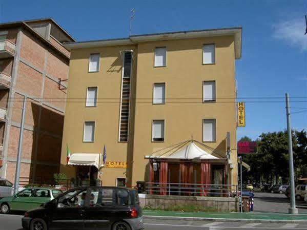Hotel Violetta Parma Bagian luar foto