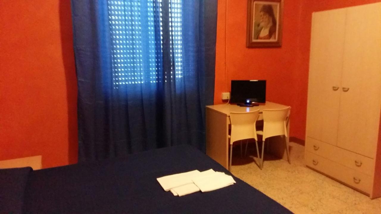 Hotel Violetta Parma Bagian luar foto