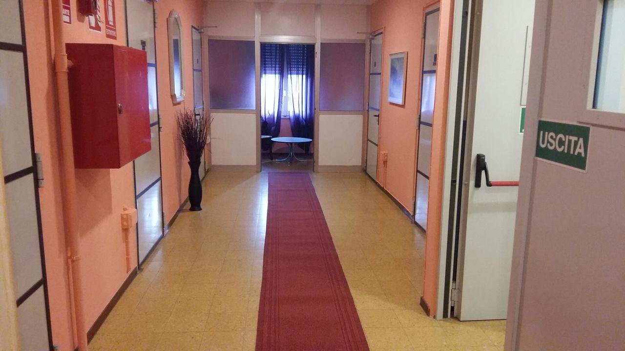 Hotel Violetta Parma Bagian luar foto